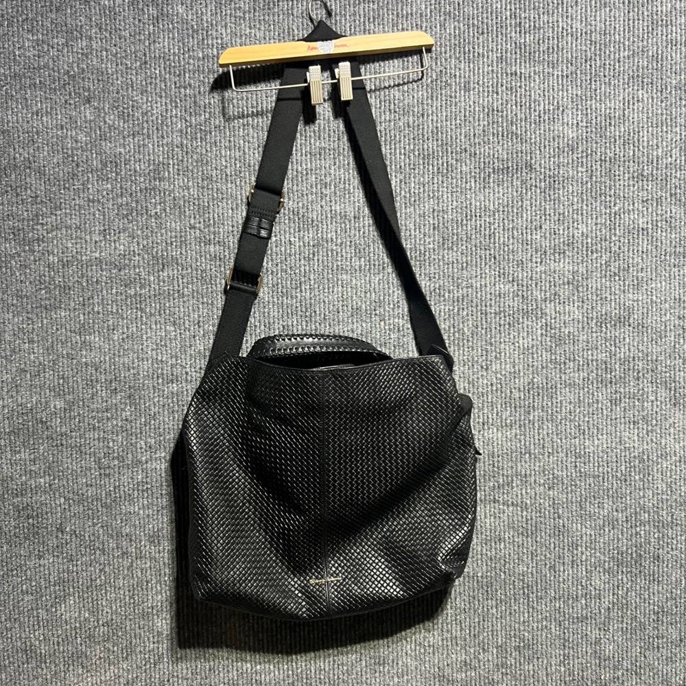 Tommy Bahama Crossbody Bag Women Medium Black Woven Leather Whipstitch Gold Tone